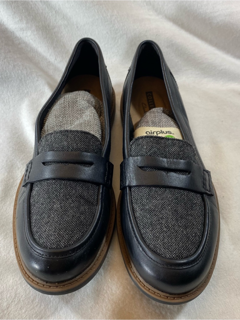 Clark’s Black and Gray Women's Penny Loafers Size 8